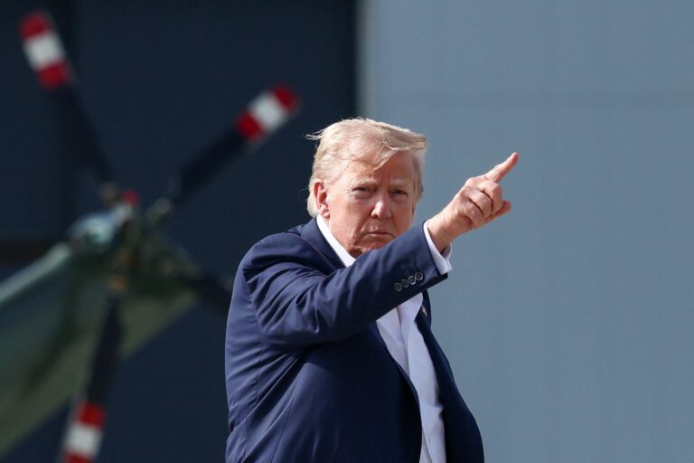 Tarifaço: enquanto Trump consegue tarifas, americanos recebem aumento de preços - Noticiário 24H