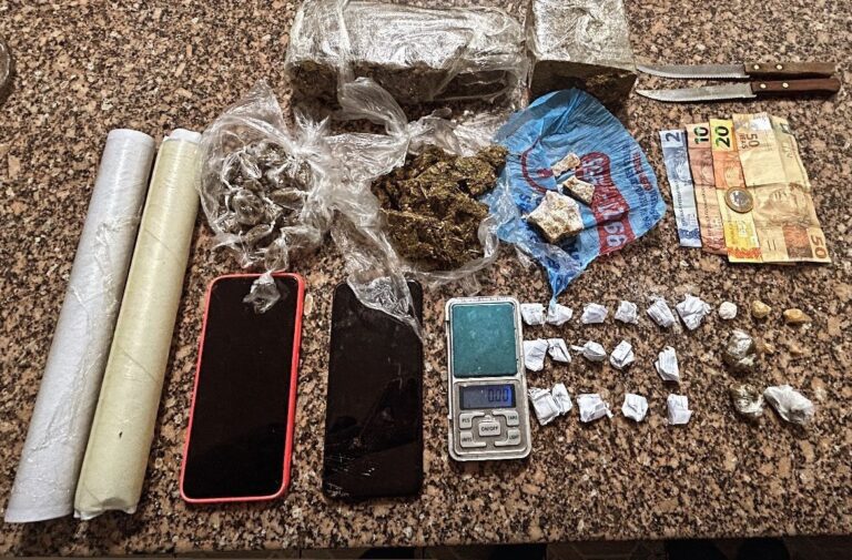 Suspeito tenta se desvencilhar de sacola carregada com maconha, mas dupla acaba presa por tráfico de drogas em Santo Anastácio - Noticiário 24H