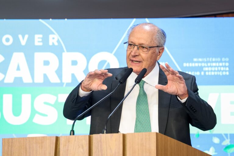 Brasil flexibiliza posição e aceita negociar regulamentação de big techs para evitar tarifaço; veja os pontos discutidos - Noticiário 24H