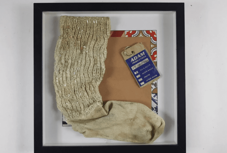 Meia usada de Michael Jackson é leiloada por quase R$ 40 mil - Noticiário 24H