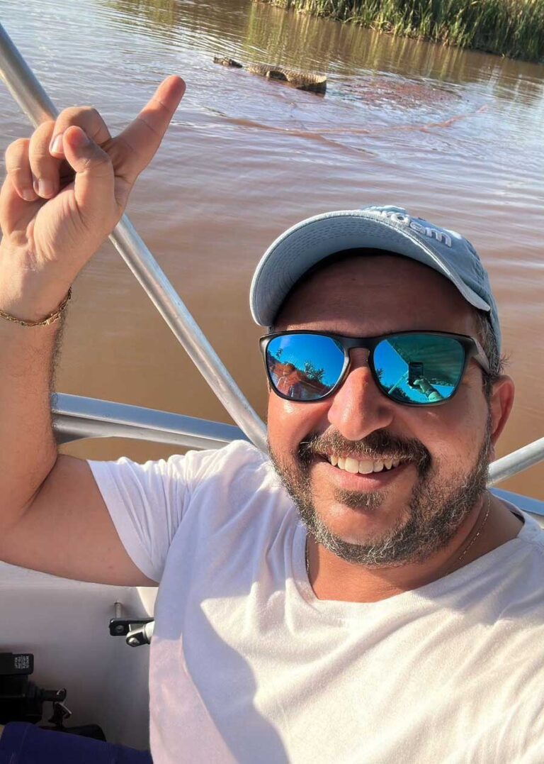 Turista se depara com jacaré de mais de 2 metros durante passeio de lancha no Balneário da Amizade: 'Fiquei impressionado' - Noticiário 24H