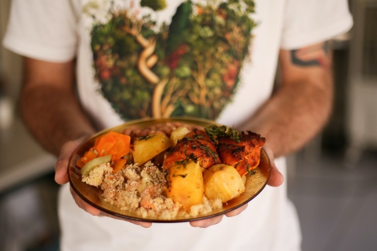 Brasil sai novamente do Mapa da Fome, segundo relatório da ONU - Noticiário 24H