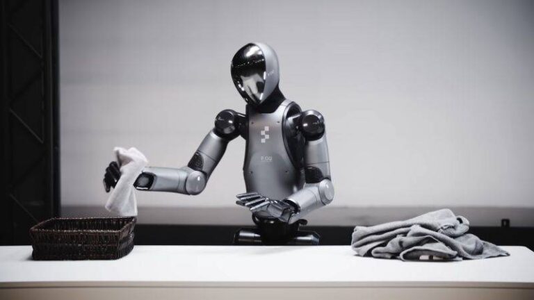 Robô humanoide de empresa norte-americana agora até dobra roupas - Noticiário 24H