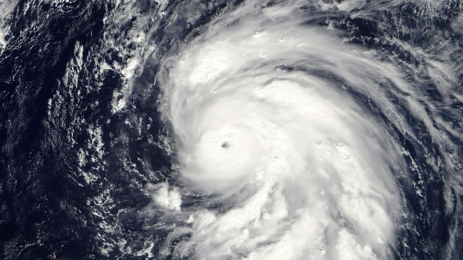 Tufão Kajiki força retirada de cerca de 600 mil pessoas no Vietnã - Noticiário 24H