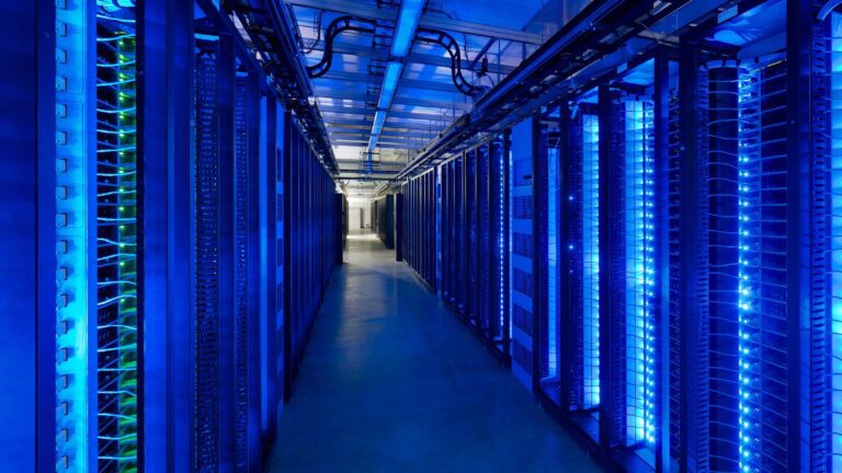 Como funciona um data center? E por que ele pode consumir tanta energia e água? - Noticiário 24H