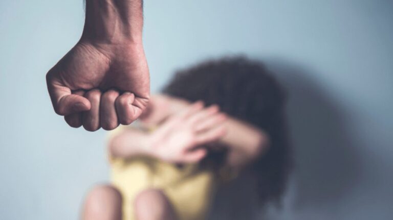 Pedidos de 'pizza' e 'dipirona' viram alerta de agressão à mulher - Noticiário 24H