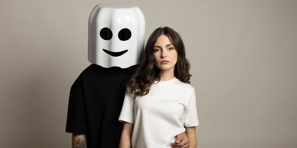 ‘Dame Un Grrr’: hit surgiu de 'jogo misterioso' e rendeu noivado para dupla romena - Noticiário 24H