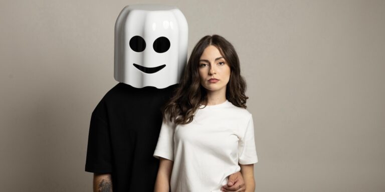 ‘Dame Un Grrr’: hit surgiu de 'jogo misterioso' e rendeu noivado para dupla romena - Noticiário 24H