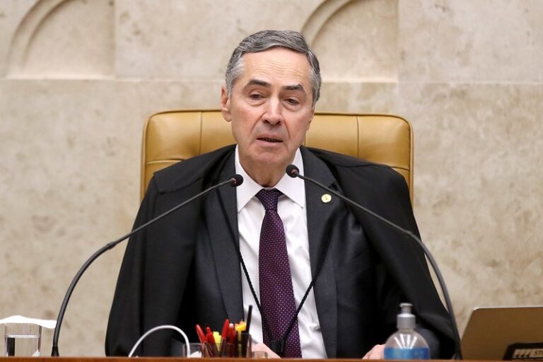 Barroso vai a show de Caetano Veloso em Brasília e é tietado - Noticiário 24H