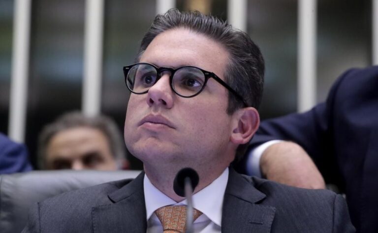 Após vídeo sobre 'adultização', Motta diz que Câmara vai pautar projetos sobre crianças em redes sociais - Noticiário 24H